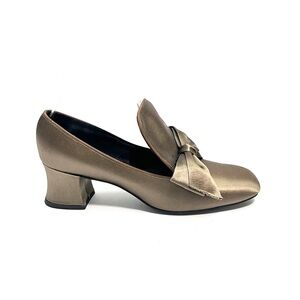 Vintage 1960s shiny brown fabric extended vamp bow heels
